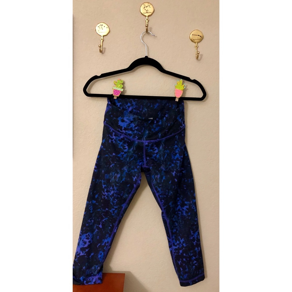 Lululemon Wunder Under Crop Size 6 Iris Flower